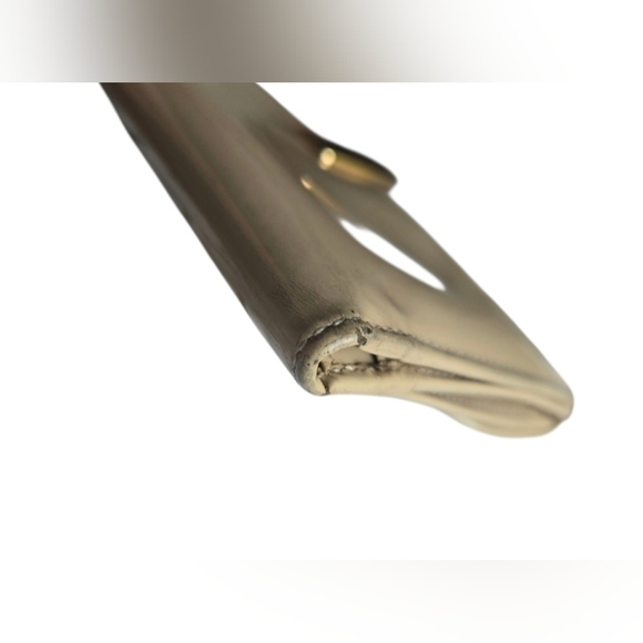 Gucci Vintage Patent Leather Nude Wallet with Gold Accent Clasp - Picture 3 of 16